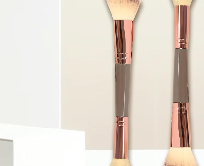 Dual-Head Foundation Brush with Rounded and Angled Ends for Cream and Liquid Makeup - Image 2